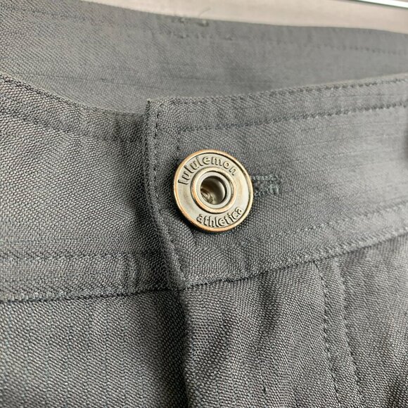 Lululemon Mens Shorts 34 Gray Chino Cadence Commute Cargo 11" Flap Pockets Nylon - Picture 5 of 10